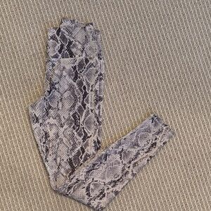 ALO Yoga Snake Print Leggings - Black and Gray.No stains/no damage